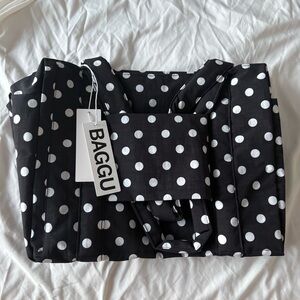 BAGGU x urban outfitters small carryon polkadot bag